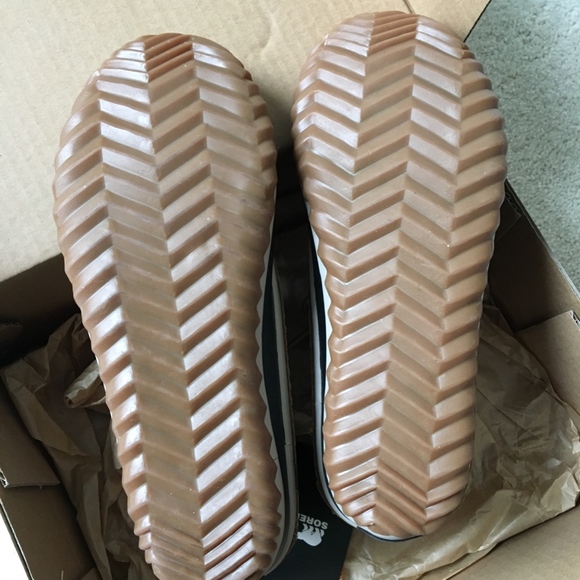 BRAND NEW SOREL OUT 'N ABOUT LEATHER DUCK BOOT!! - Picture 7 of 8